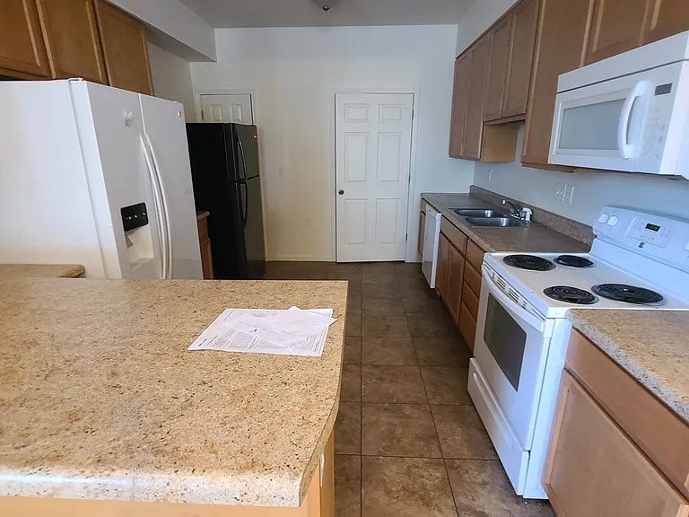 113 W 16th St #113 — Photo 15