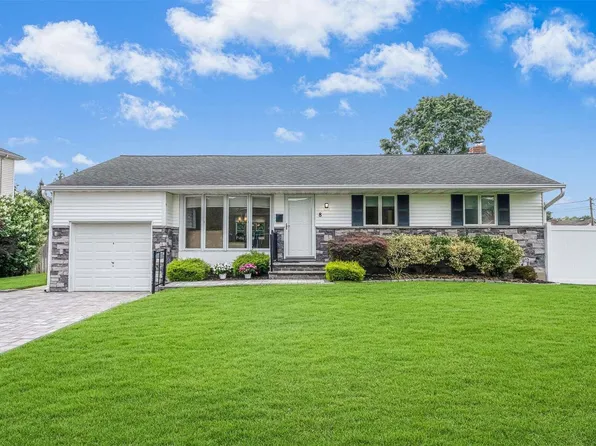 8 Greenfield Lane, Commack, NY 11725