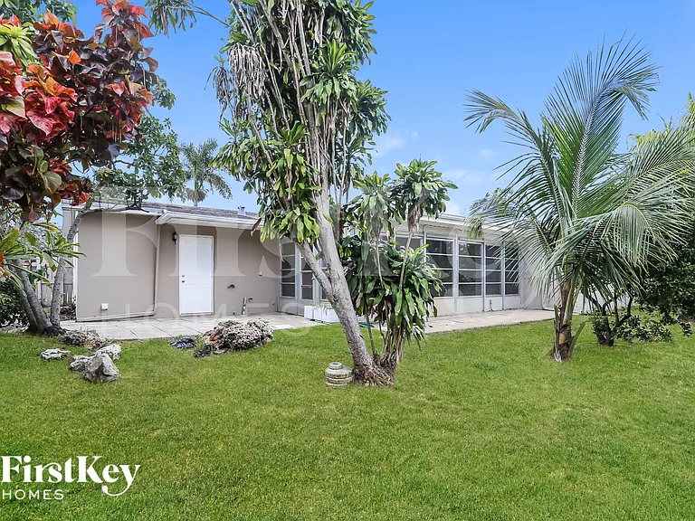 2720 SW 18th St — Photo 14