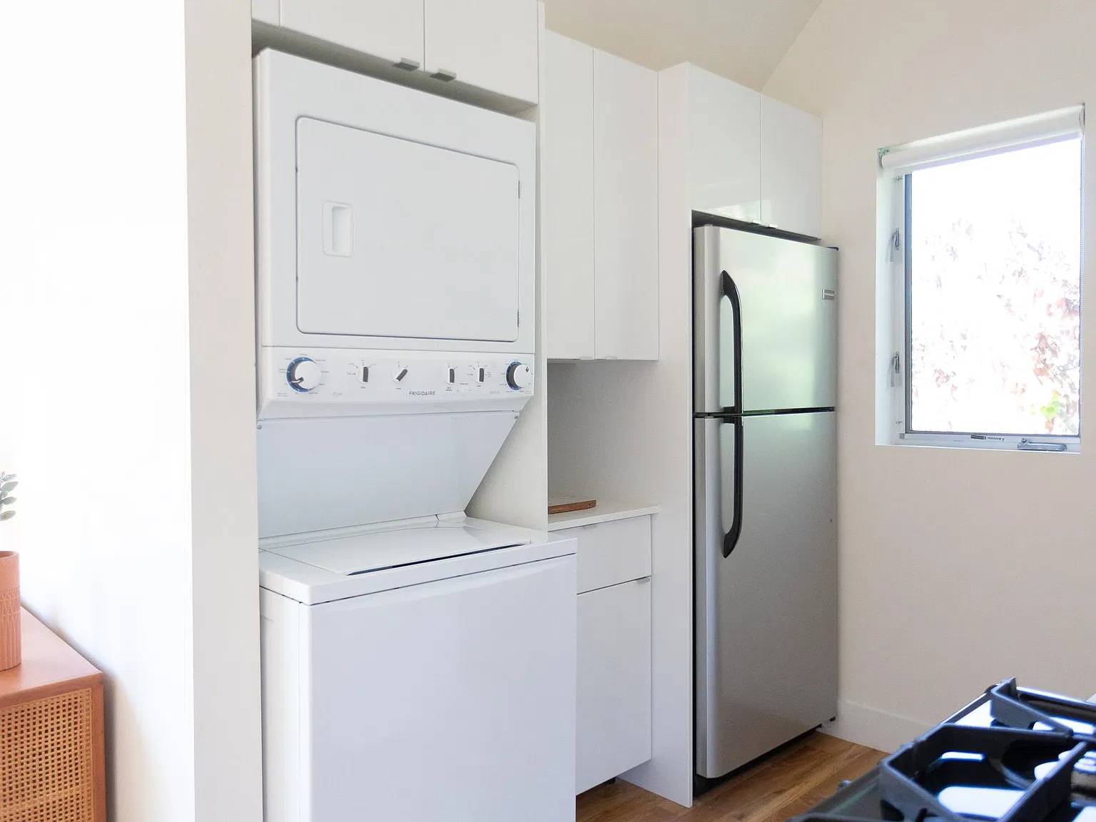 3 bed, 995 sqft, $3,800 — Photo 2