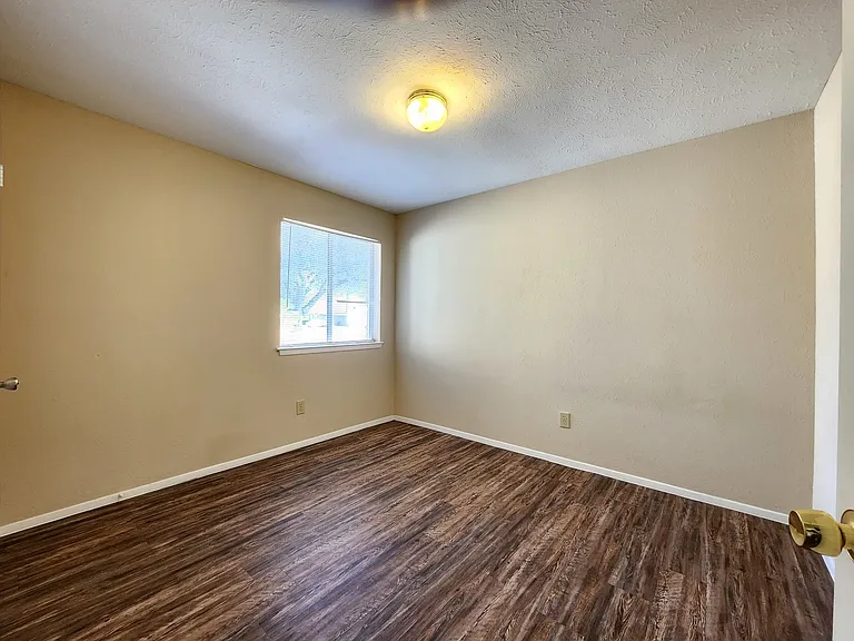 22810 Leedstown Ln — Photo 10