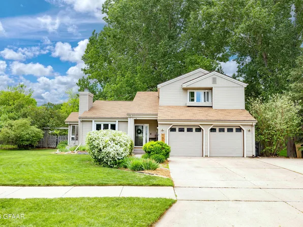 1610 Rider Rd, Grand Forks, ND 58201