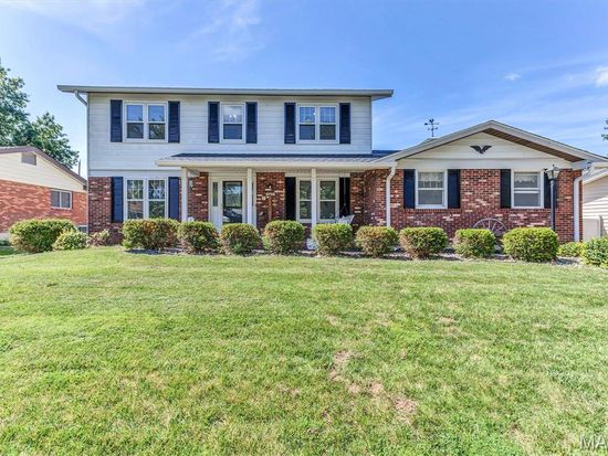 2520 Blackforest Dr, Saint Louis, MO 63129