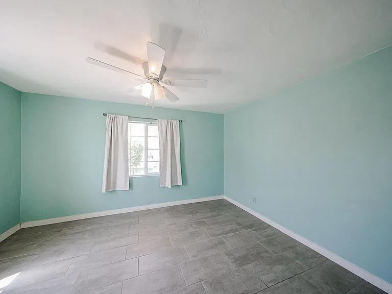 2217 E Harvard St — Photo 14