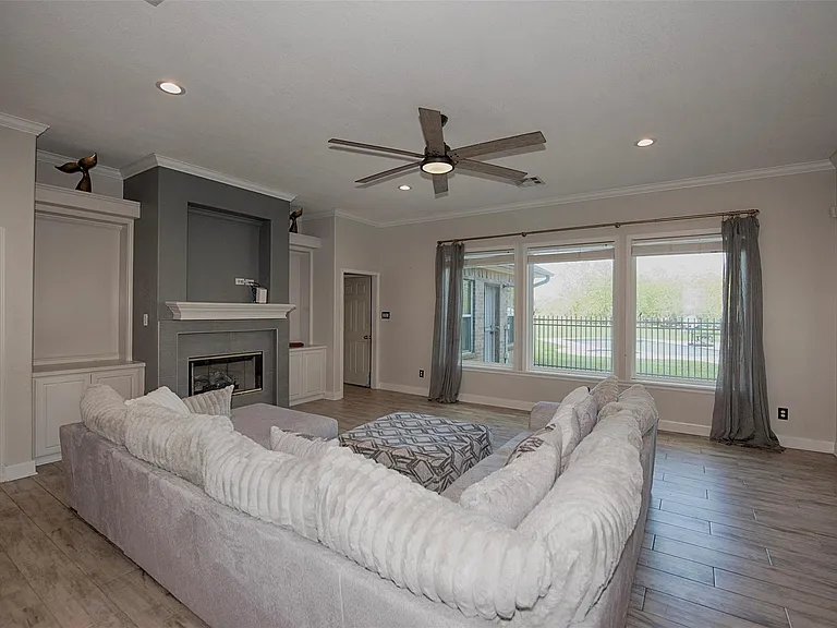 5722 Delany Rd — Photo 3