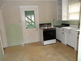 5th image of 25 Blanchard Ave