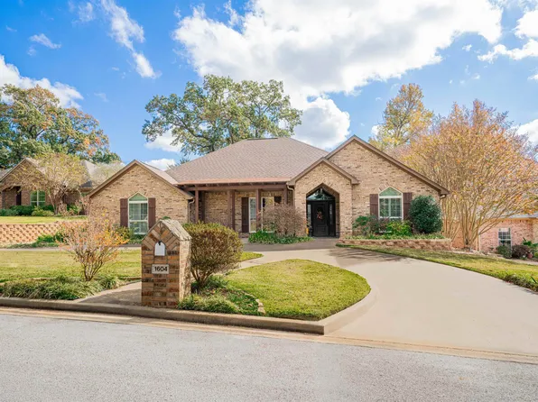1604 Colonial Dr, Longview, TX 75605