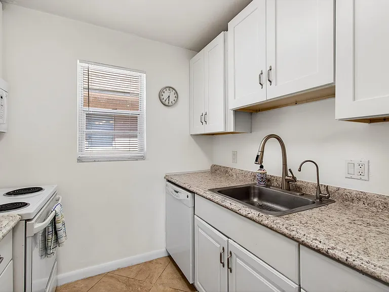 600 SW 2nd Ave #240 — Photo 6
