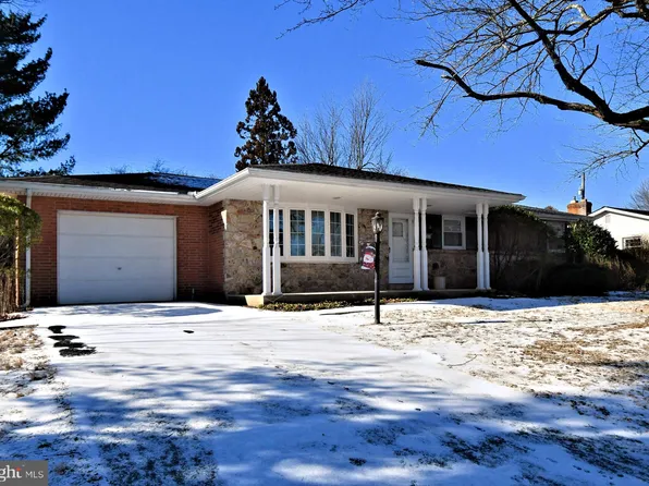 1418 Chippewa Dr, Allentown, PA 18104