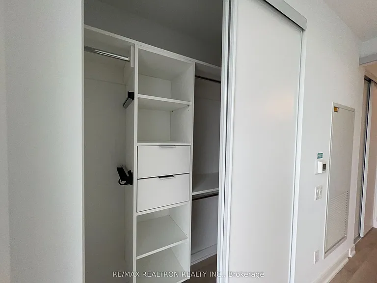 3 Gloucester St #1007 — Photo 7