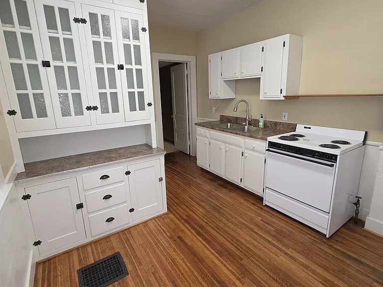 Good cabinet space