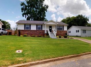 1229 Ridgeway St, Dyersburg, TN 38024