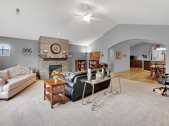 5th image of 586 Grandview COURT #B