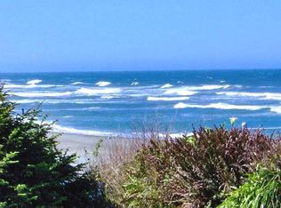 105 Rivers End Rd, Smith River, CA 95567