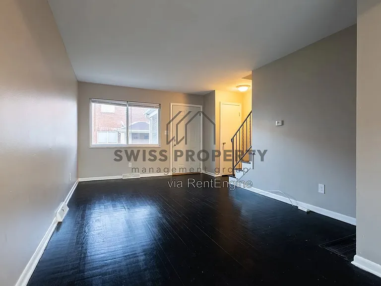 892 N Meadows Ct #E — Photo 3