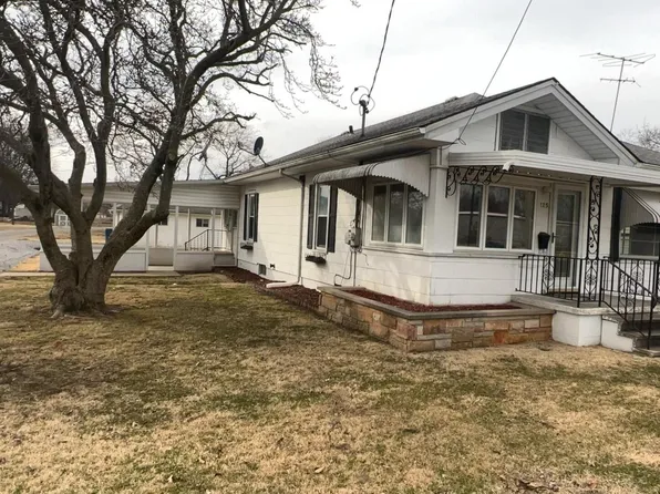 125 S State St, Christopher, IL 62822