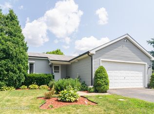 13 Fallstone Dr, Streamwood, IL 60107