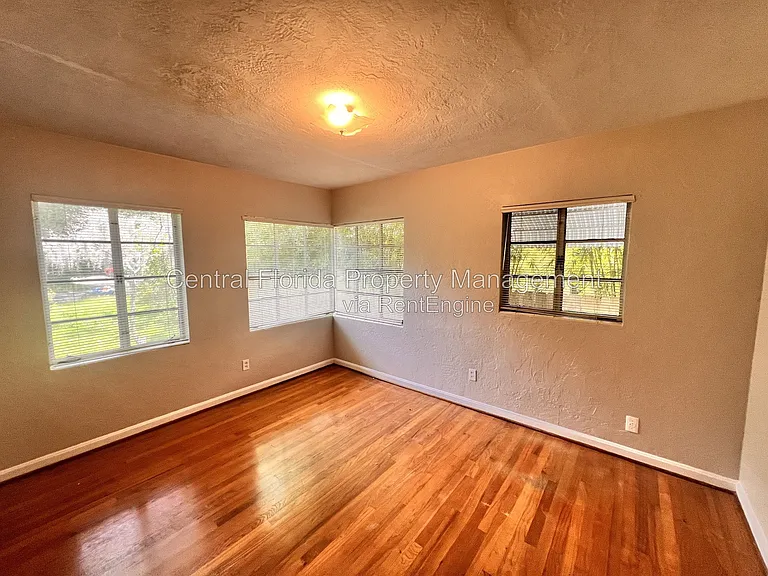 1261 Richmond Rd — Photo 10