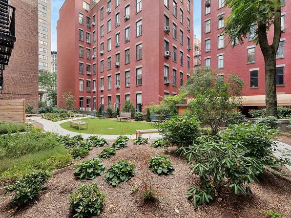 54 E 8th St #3S, New York, NY 10003
