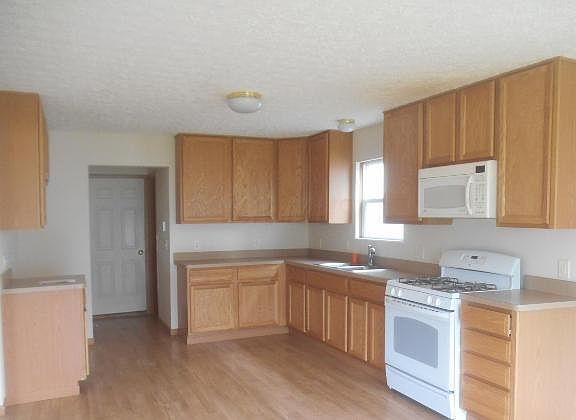 4th image of 3193 Cumberland Woods Dr