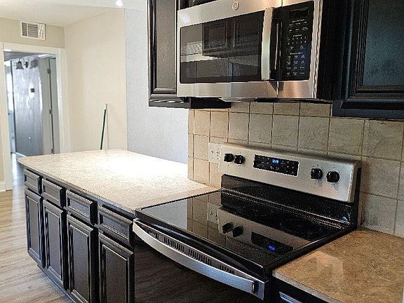 5th image of 105 Saint Regis Dr