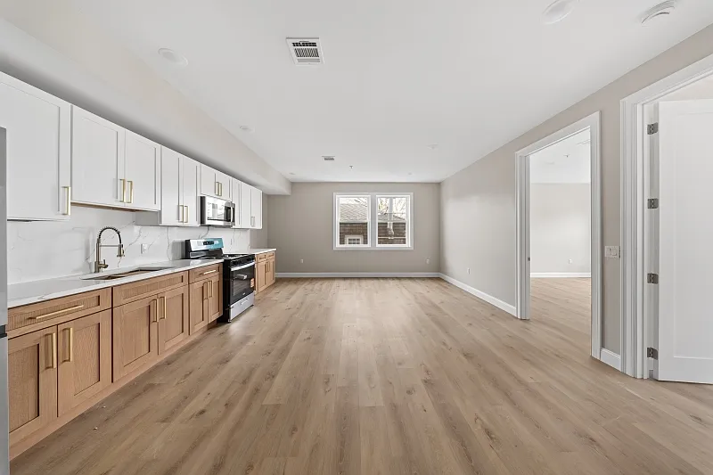 2 bed, 1.0 bath, $2,700 — Photo 3