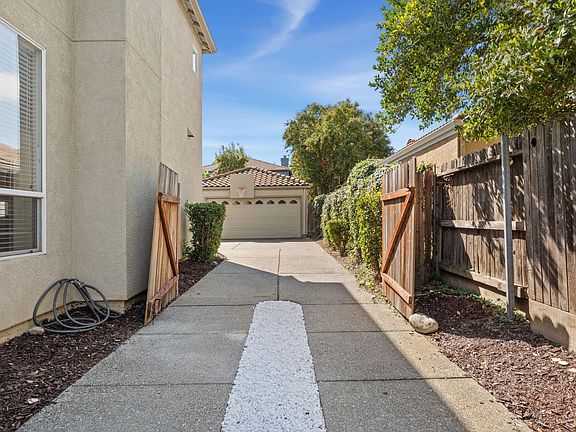 3rd image of 1612 Navajo St