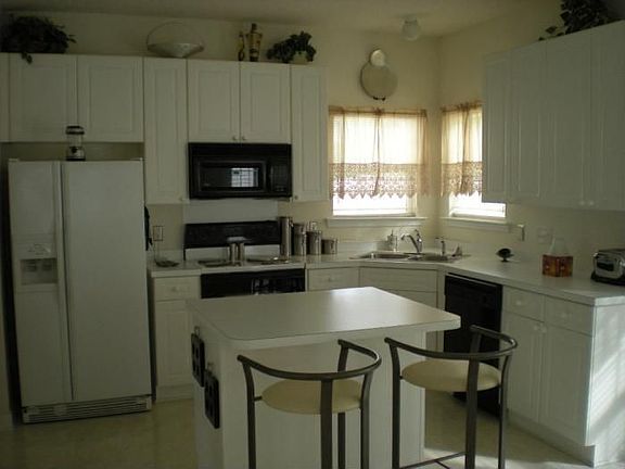 Kitchen with center island