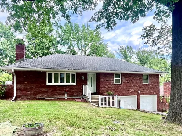 11510 Ridge Dr, Sugar Creek, MO 64054