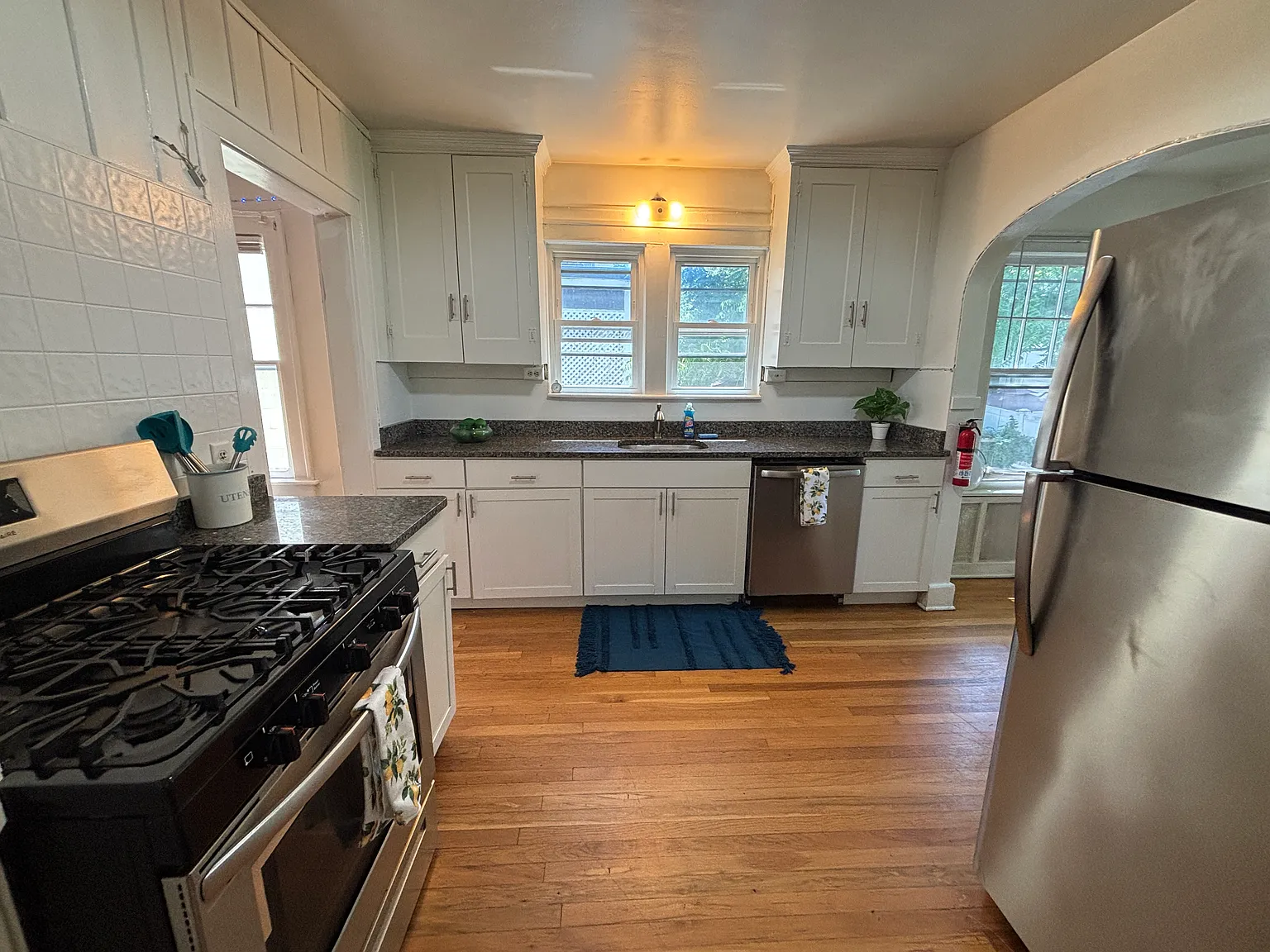 6 bed, 3190 sqft, $4,650 — Photo 2