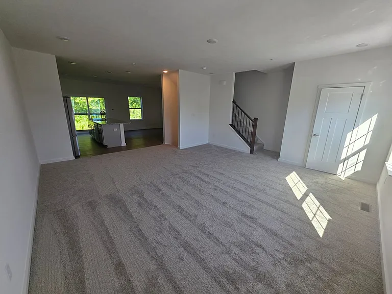 1806 Canterbury Dr — Photo 5