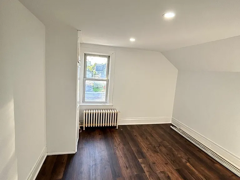 37 Clarence St — Photo 4