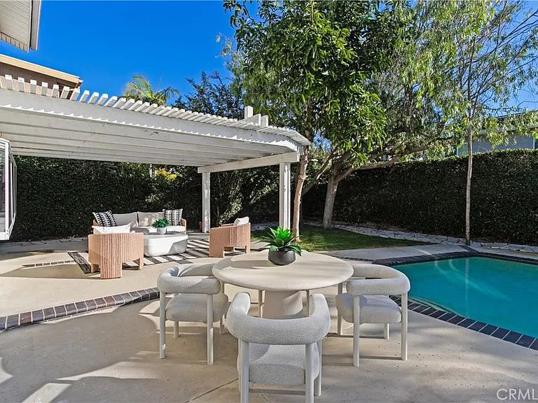 9882 Kings Canyon Dr — Photo 32