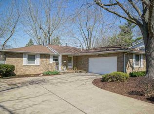 6623 N Greenmont Rd, Peoria, IL 61614