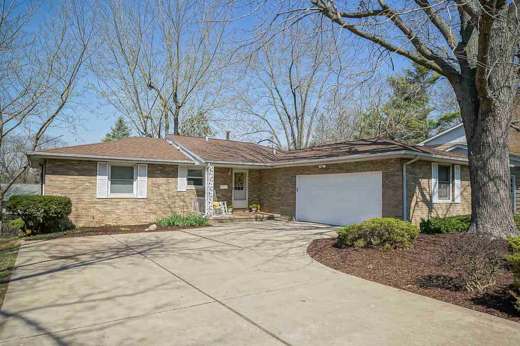 6623 N Greenmont Rd photo 1
