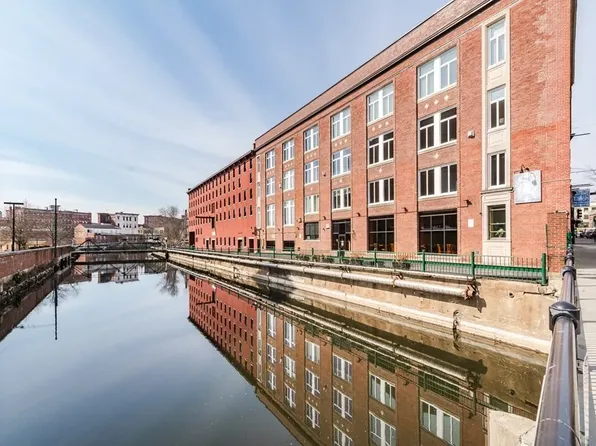 15 Kearney Sq #201, Lowell, MA 01852