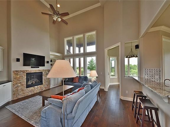 3rd image of 16828 Little Leaf Ln