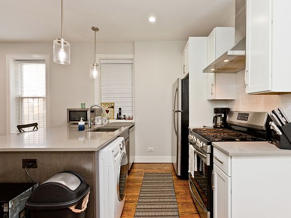 3rd image of 2045 N Wolcott Ave Unit 1