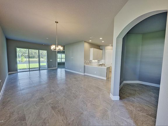 3rd image of 834 Pinewood Dr