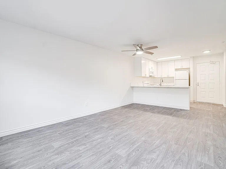 One park Apartments — Photo 61