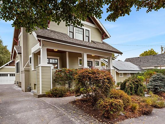 3rd image of 3219 SE Tibbetts St