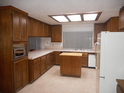 1st image of 8550 Elm Ave