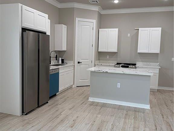 4th image of 7600 Avalon Way