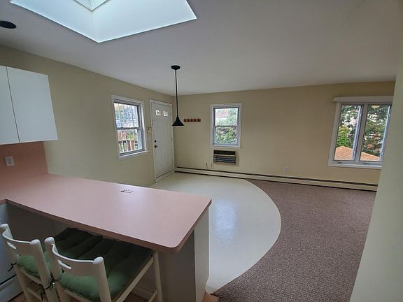 2nd image of 93 Kenneth Pl Floor 2