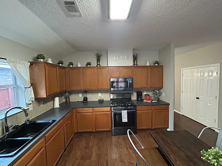 3407 Autumn View Dr — Photo 9