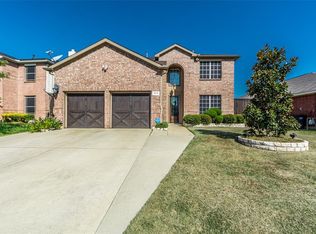 1016 Glenbrook Dr, Grand Prairie, TX 75052