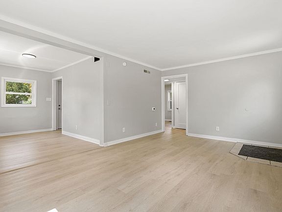 5th image of 3602 Plaza Dr