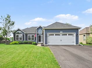 566 Yellowstone Ln, Yorkville, IL 60560