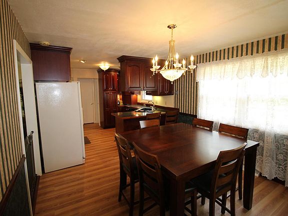 5th image of 5074 Maple Creek Ave SE