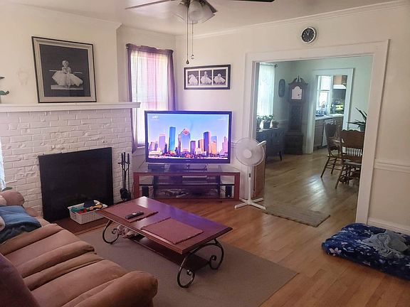 2nd image of 325 Roselynn Ln
